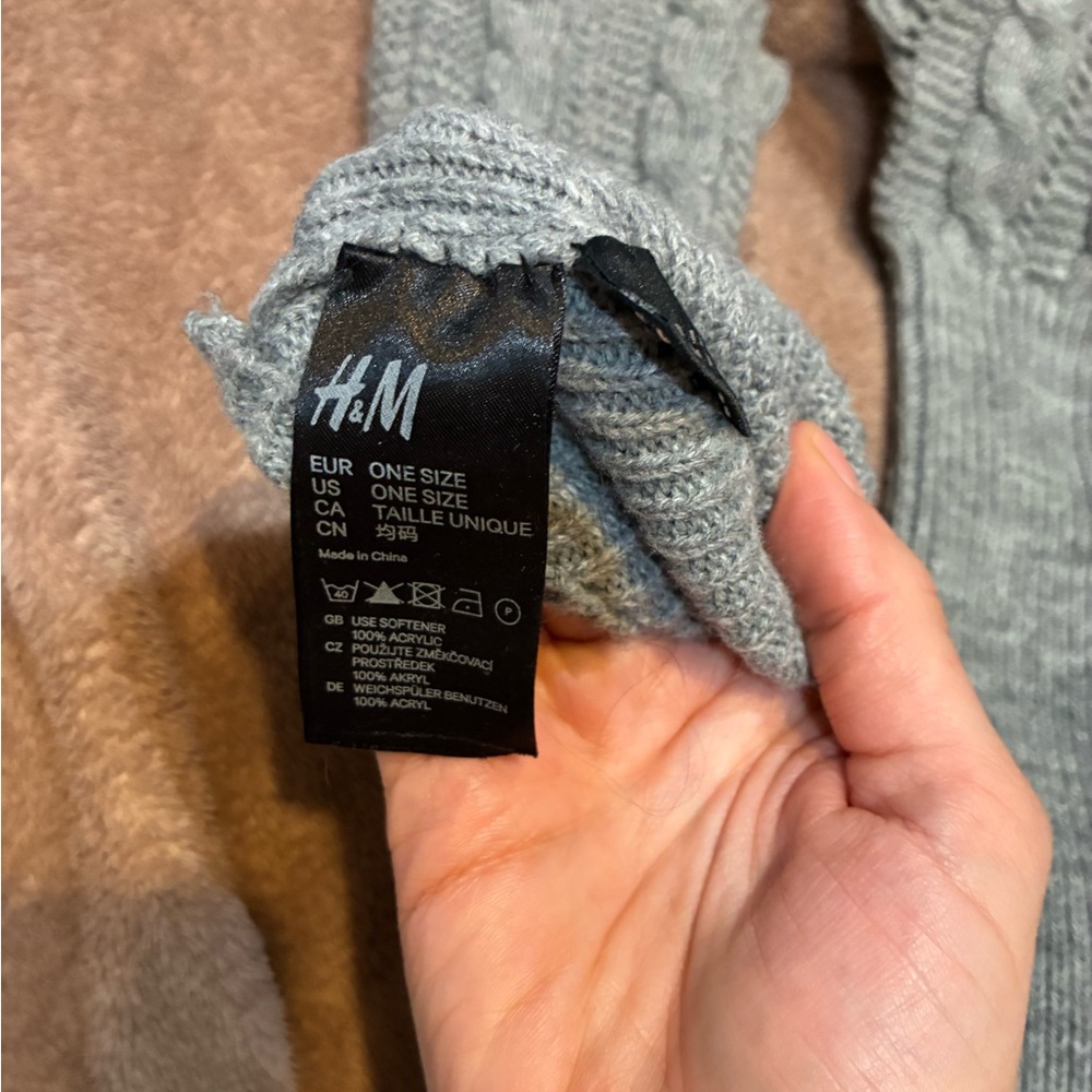 H&M Gray fingerless gloves